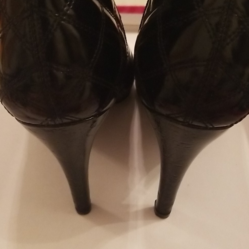Shoes - Picture 4 of 10